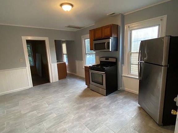 2nd image of 176 Wolcott St #2