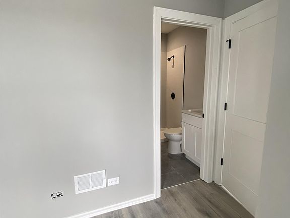 5th image of 1647 N Fairfield Ave #1F