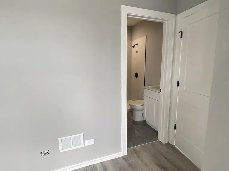 1647 N Fairfield Ave — Photo 8