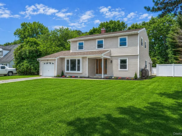 130 Greenbelt Parkway, Holbrook, NY 11741