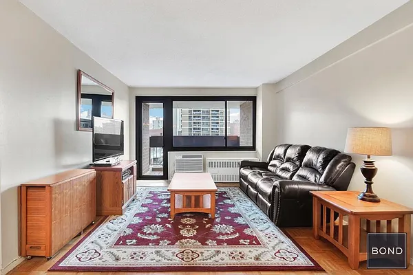 Sold by Bond New York | media 9