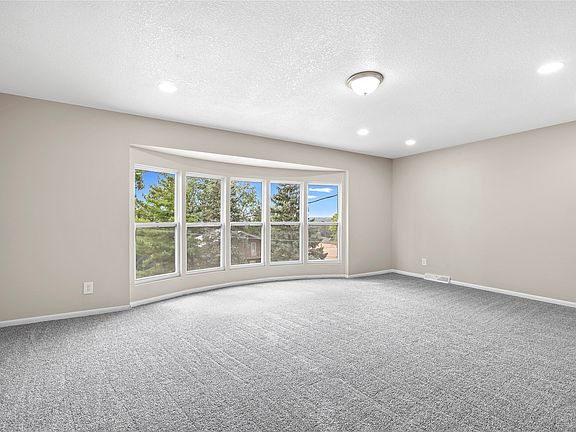 2nd image of 2652 Boyd St