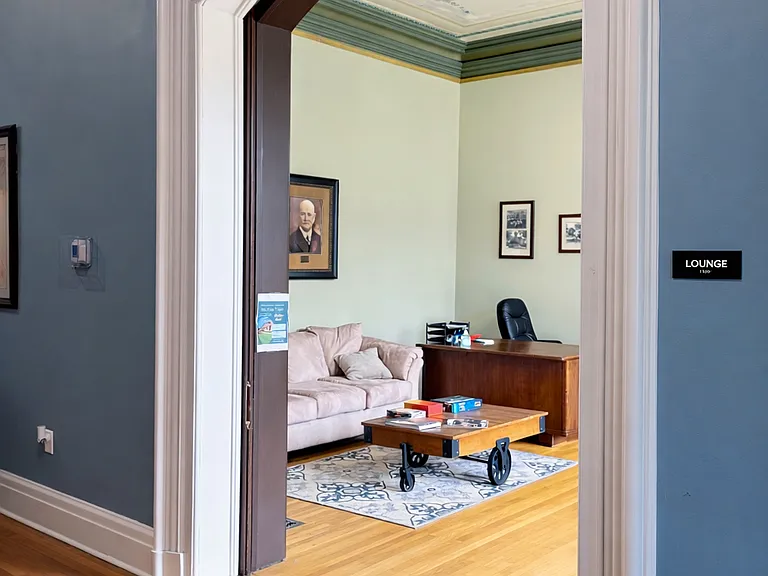 Rhodes Mansion — Photo 16