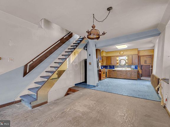 3rd image of 575 Berkley St