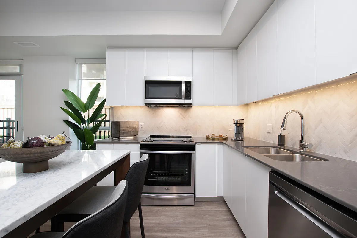 2475 Hurontario Street — Photo 1