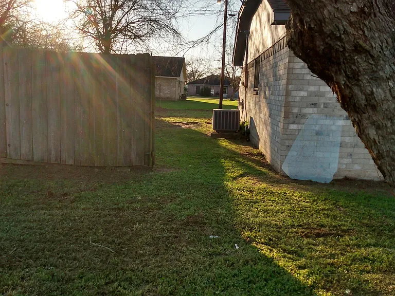 412 Fisher St — Photo 15