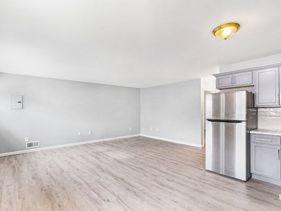 4th image of 51 Lester St #1