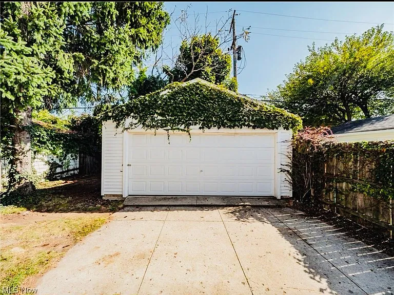 1347 Fry Ave — Photo 34