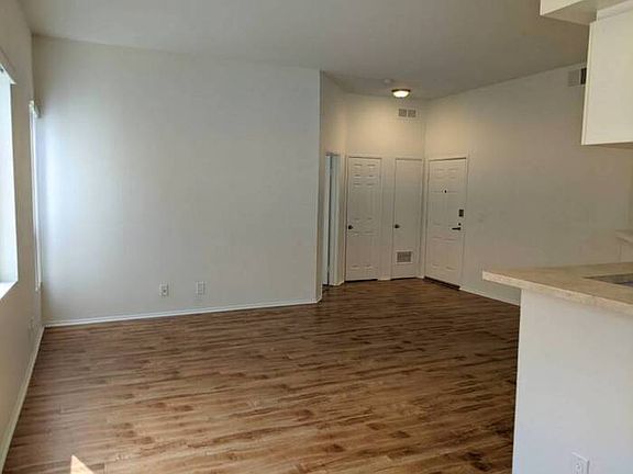 5th image of 1828 Purdue Ave APT 102
