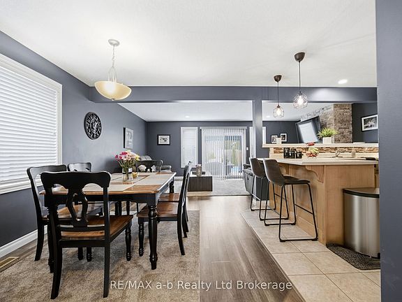 4th image of 507 Hummingbird Cres