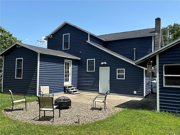 5th image of 1693 Francis Rd