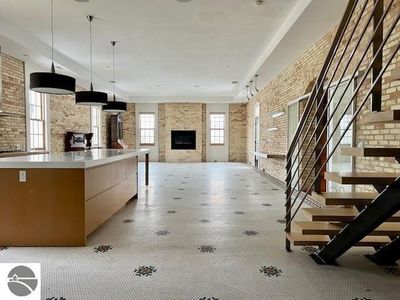 800-319 Cottageview Dr, Traverse City, MI, 49684