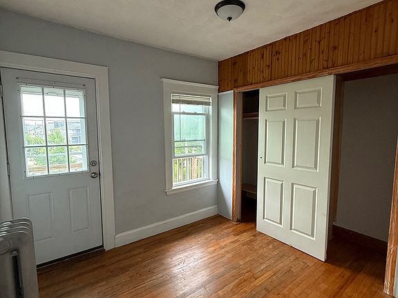 3rd image of 15 Hinsdale St