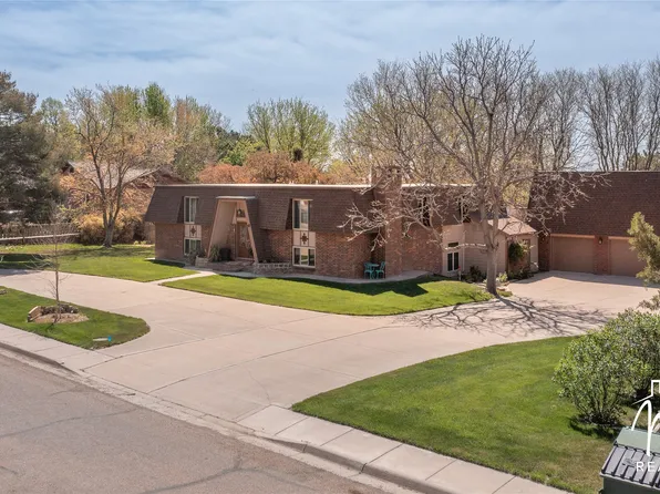 1710 E Crestway Dr, Garden City, KS 67846