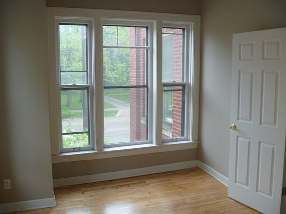 4th image of 423 E Chicago St APT C
