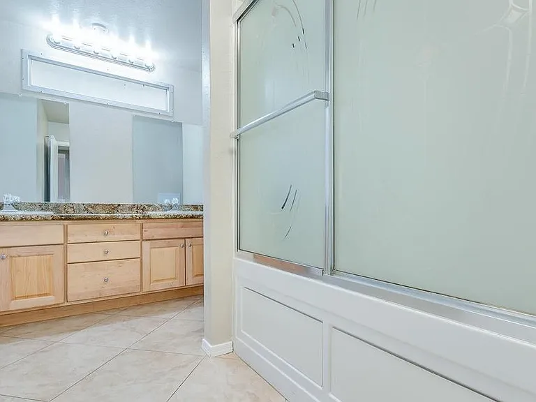 2439 E Del Rio Dr — Photo 23