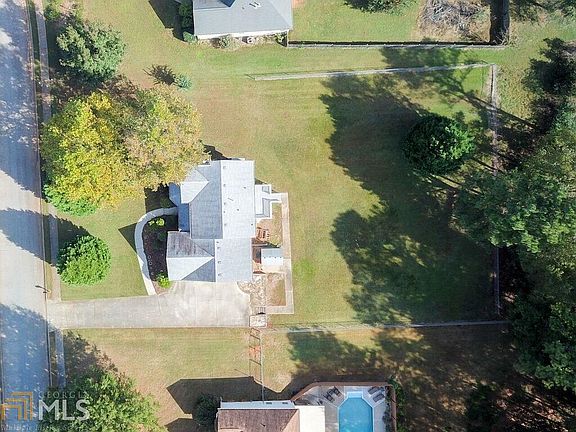 3rd image of 424 Walnut Creek Dr