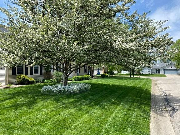 3rd image of 3820 Indianwood Dr