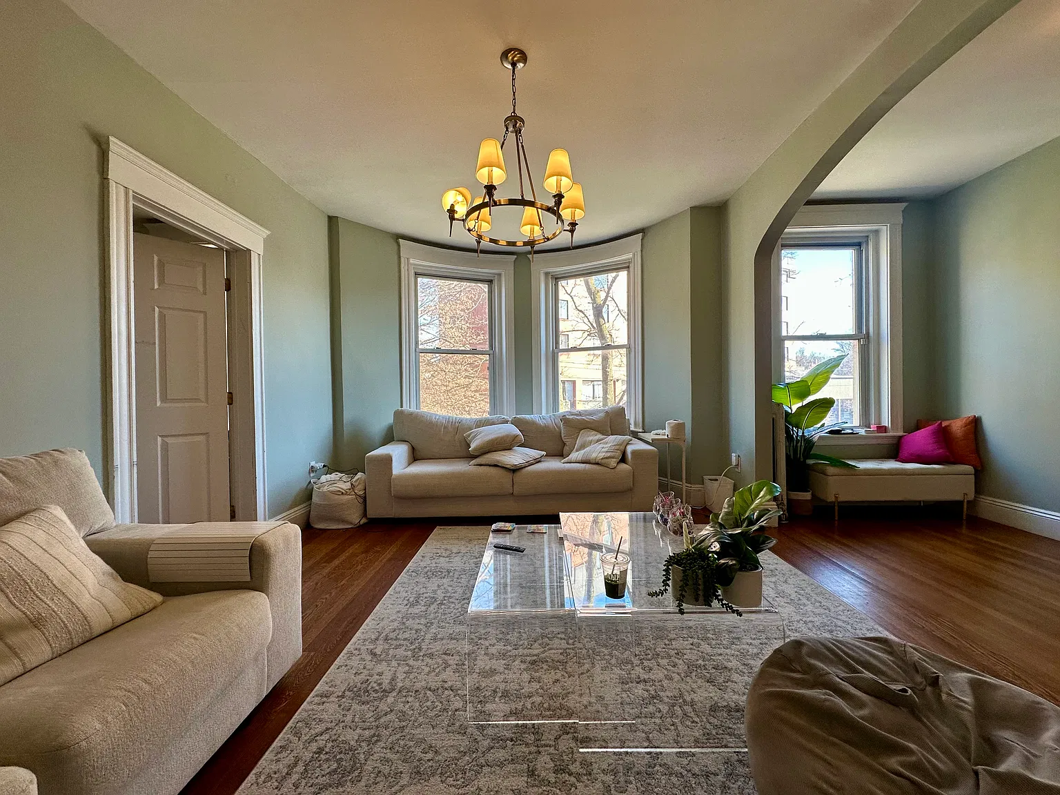 6 bed, 2000 sqft, $9,000 — Photo 2