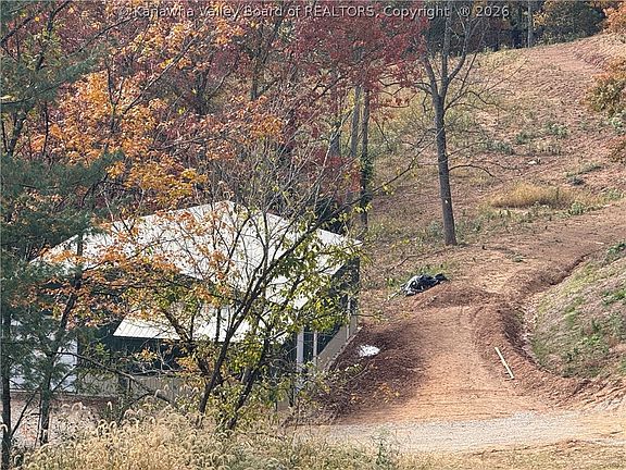 4th image of 729 Bee Ridge Rd