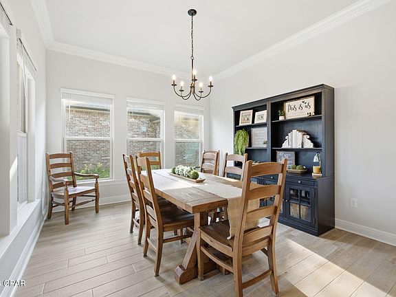 4th image of 42 Flora Ln