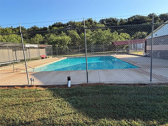 4th image of 426 Woodwind Dr