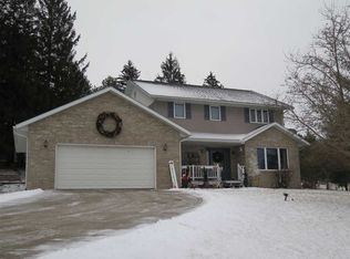 2560 Magnolia Rd, Decorah, IA 52101