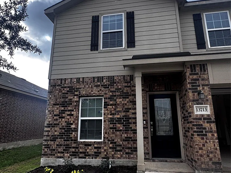 13713 Henry A Wallace Ln — Photo 3