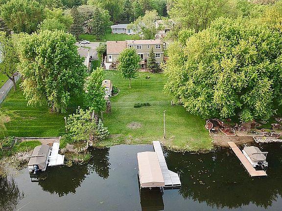 entire back yard to lake