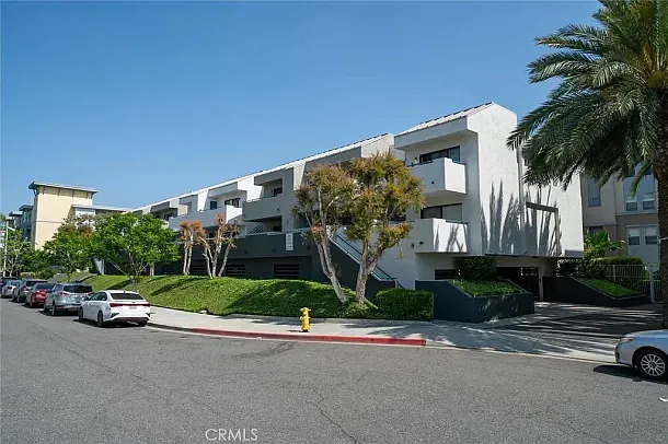 2 bed, $3,095 — Photo 2