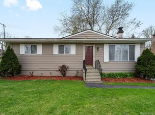 806 Harry Paul Dr, Lake Orion, MI