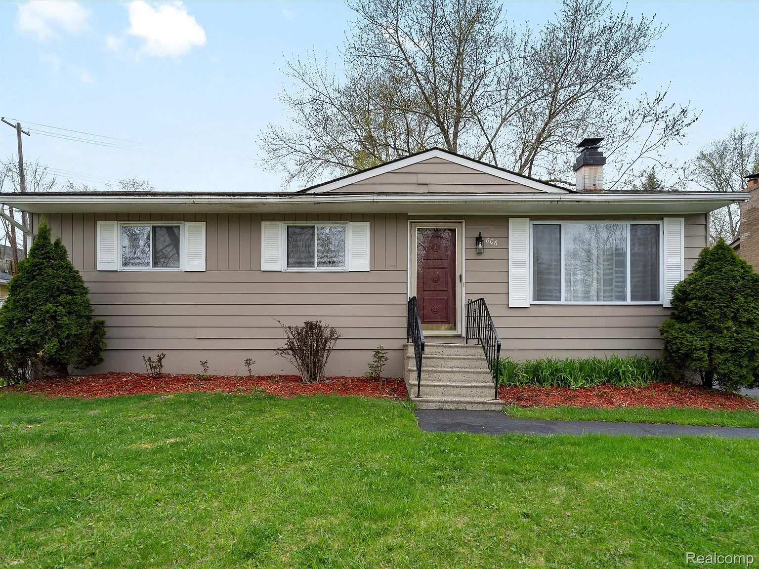 806 Harry Paul Dr photo 1
