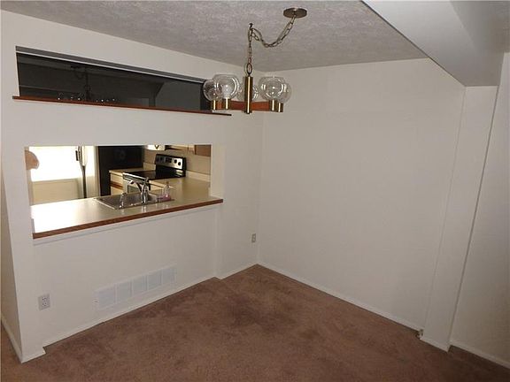 3rd image of 288 Huntingdon Ave