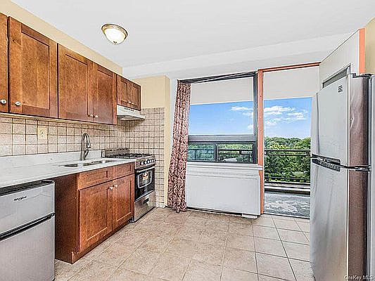 4th image of 4705 Henry Hudson Pkwy Unit 4A