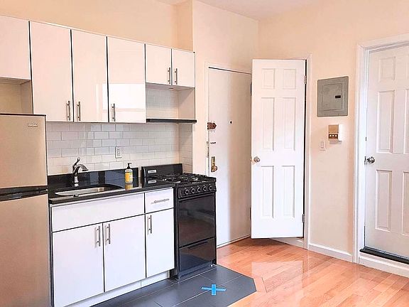 2nd image of 330 E 15th St APT 20