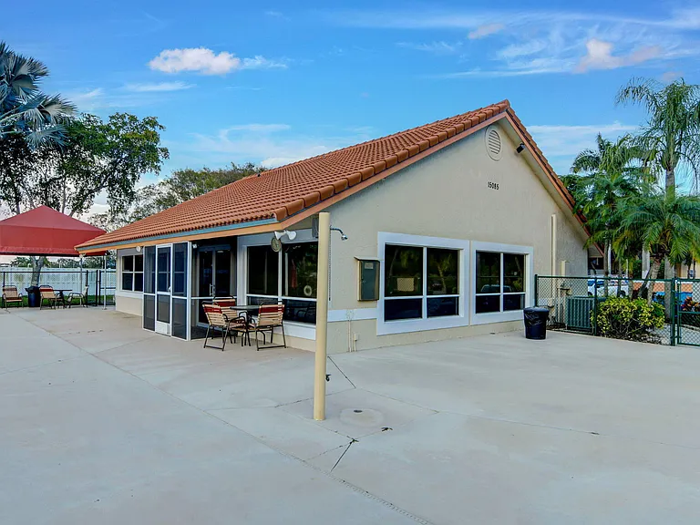 8108 Summer Shores Dr — Photo 35