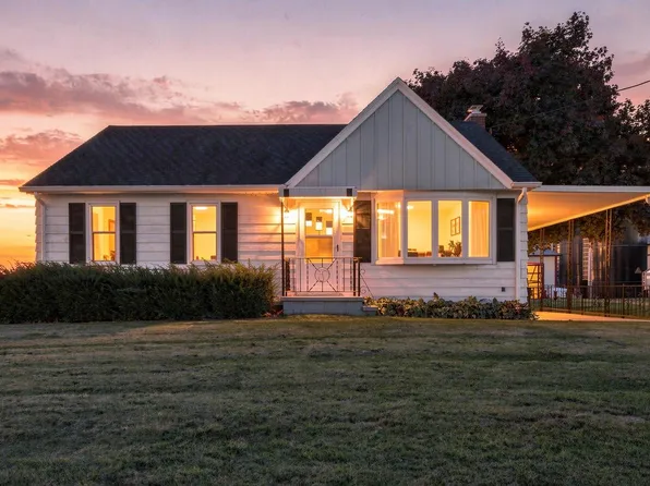 W1577 Iowa ROAD, Mayville, WI 53050