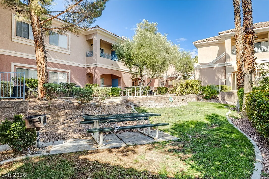 2 bed, 2.0 bath, 1186 sqft, $2,100 — Photo 2