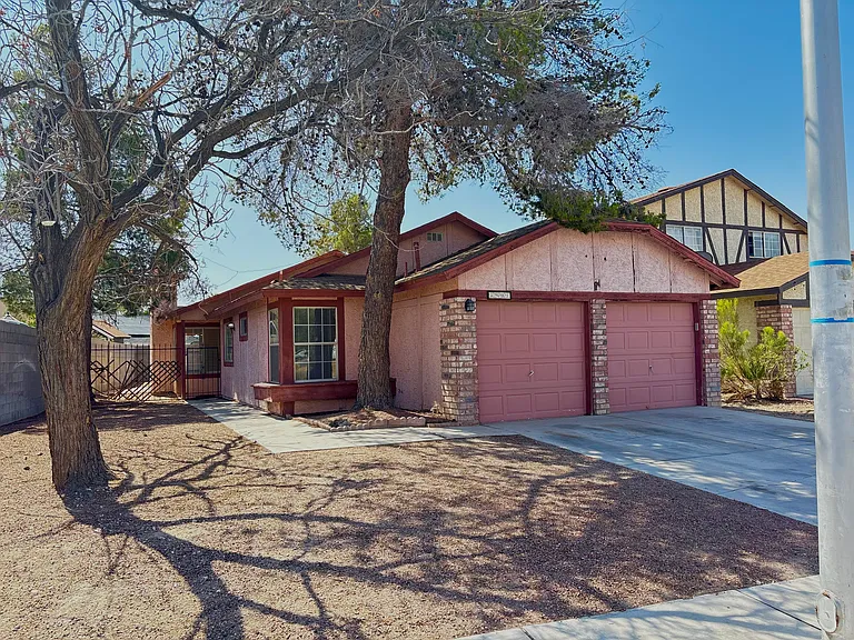 3901 Broadriver Dr — Photo 2