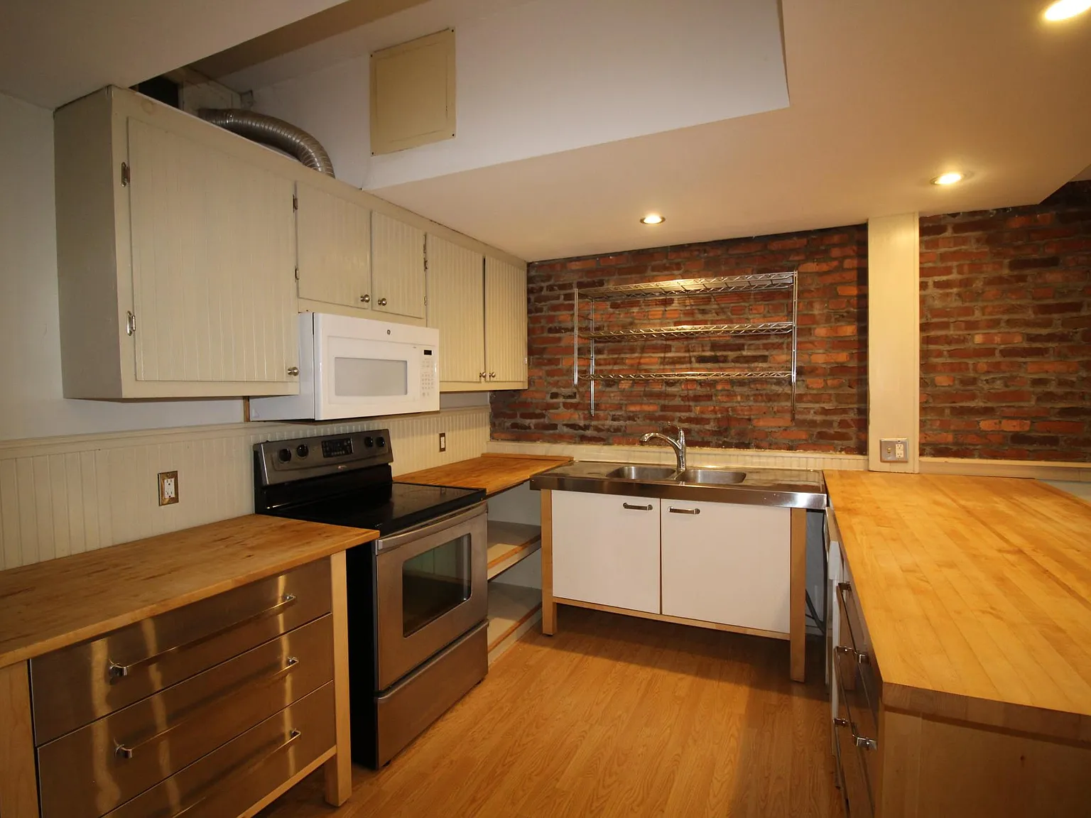 13 Thompson St — Photo 3