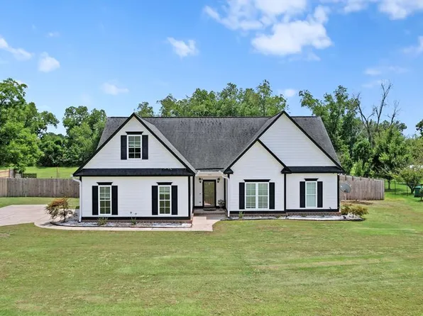 126 Stags Leap Dr, Leesburg, GA 31763