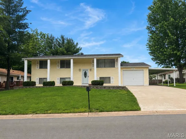 25 Soutee Dr, Saint Peters, MO 63376