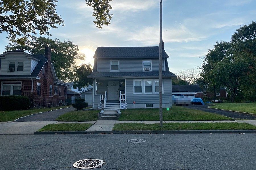 1st image of 140 Roosevelt Ave