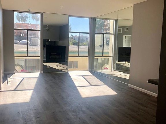 4th image of 125 N Doheny Dr APT 203