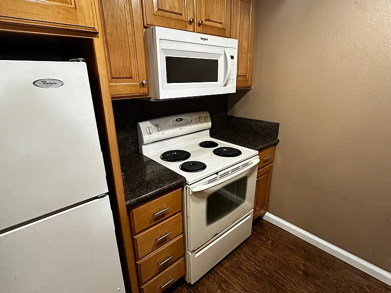 675 Newbury Ln #142 — Photo 11