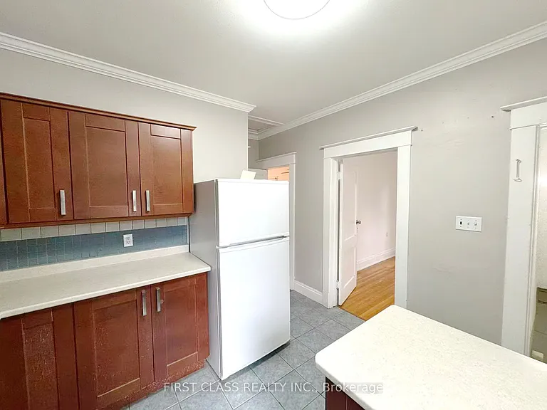 9 Grantham Ave S — Photo 20