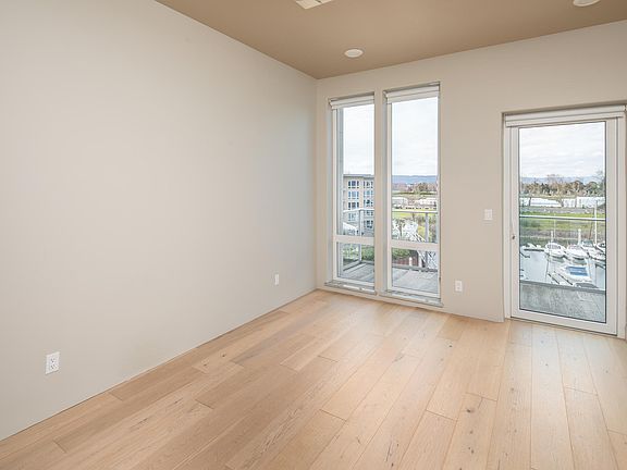 3rd image of 11505 NE Yacht Harbor Dr APT C304