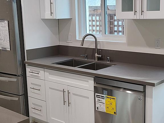 2nd image of 1544 Armacost Ave