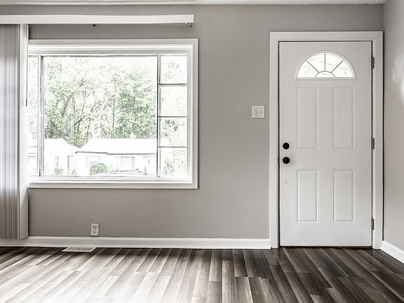 4th image of 4440 Evanston Ave