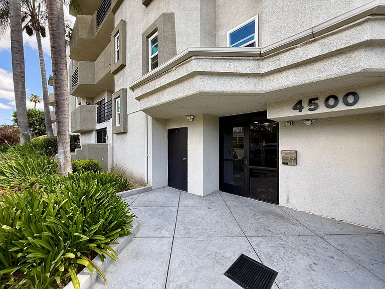Laurel Canyon, 4500 — Photo 23